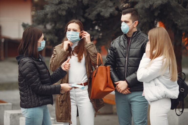 Young people are spreading disposable masks outside